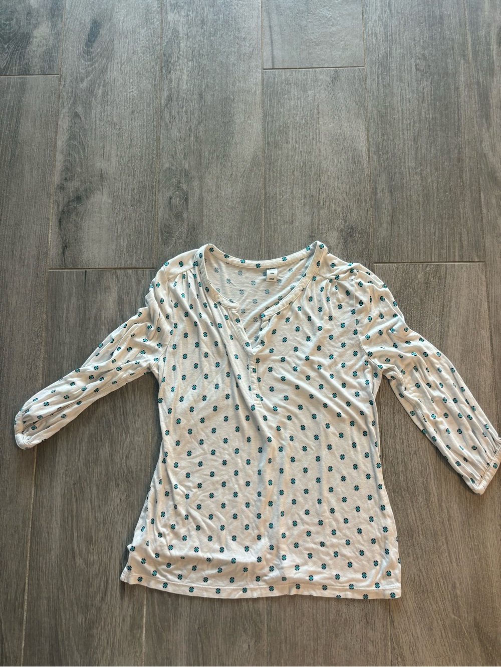 Old Navy Cream Three quarter Sleeve V-Neck Top with Teal Dot Print